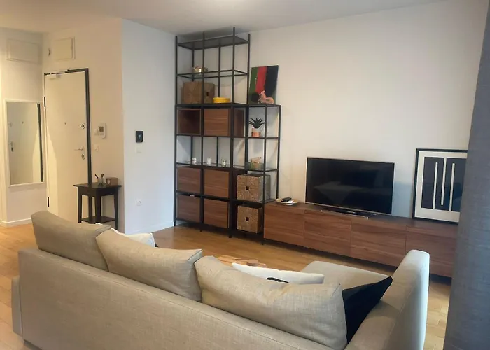 Moderna Apartment Urban Stay